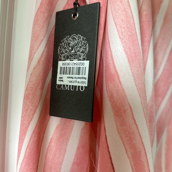 Vince Camuto/NWT flowy open shoulder top/size Lg - Picture 4 of 5